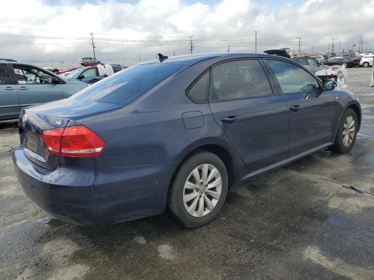 2015 VOLKSWAGEN PASSAT S - Фото 3