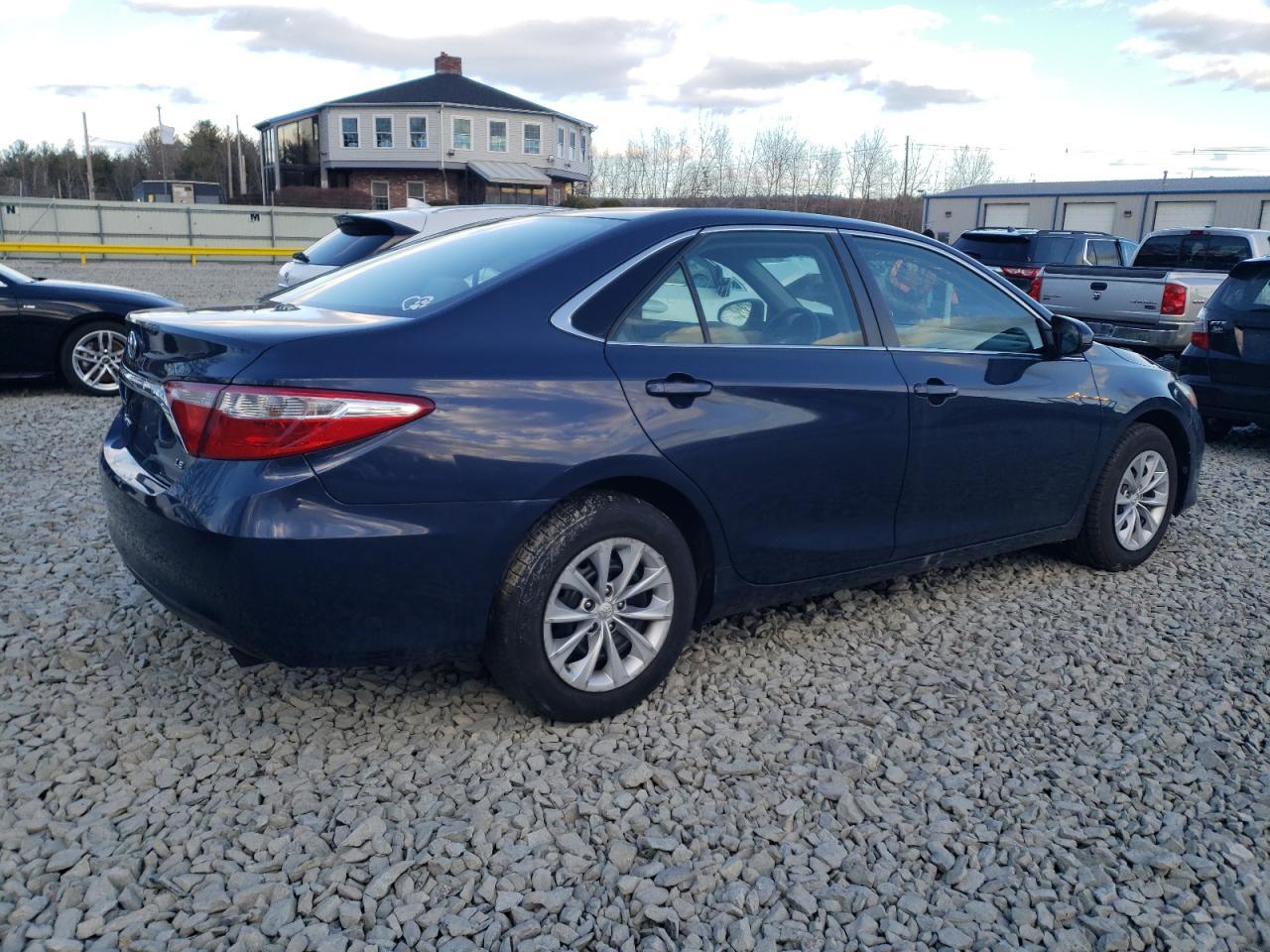 2016 TOYOTA CAMRY LE - Фото 3