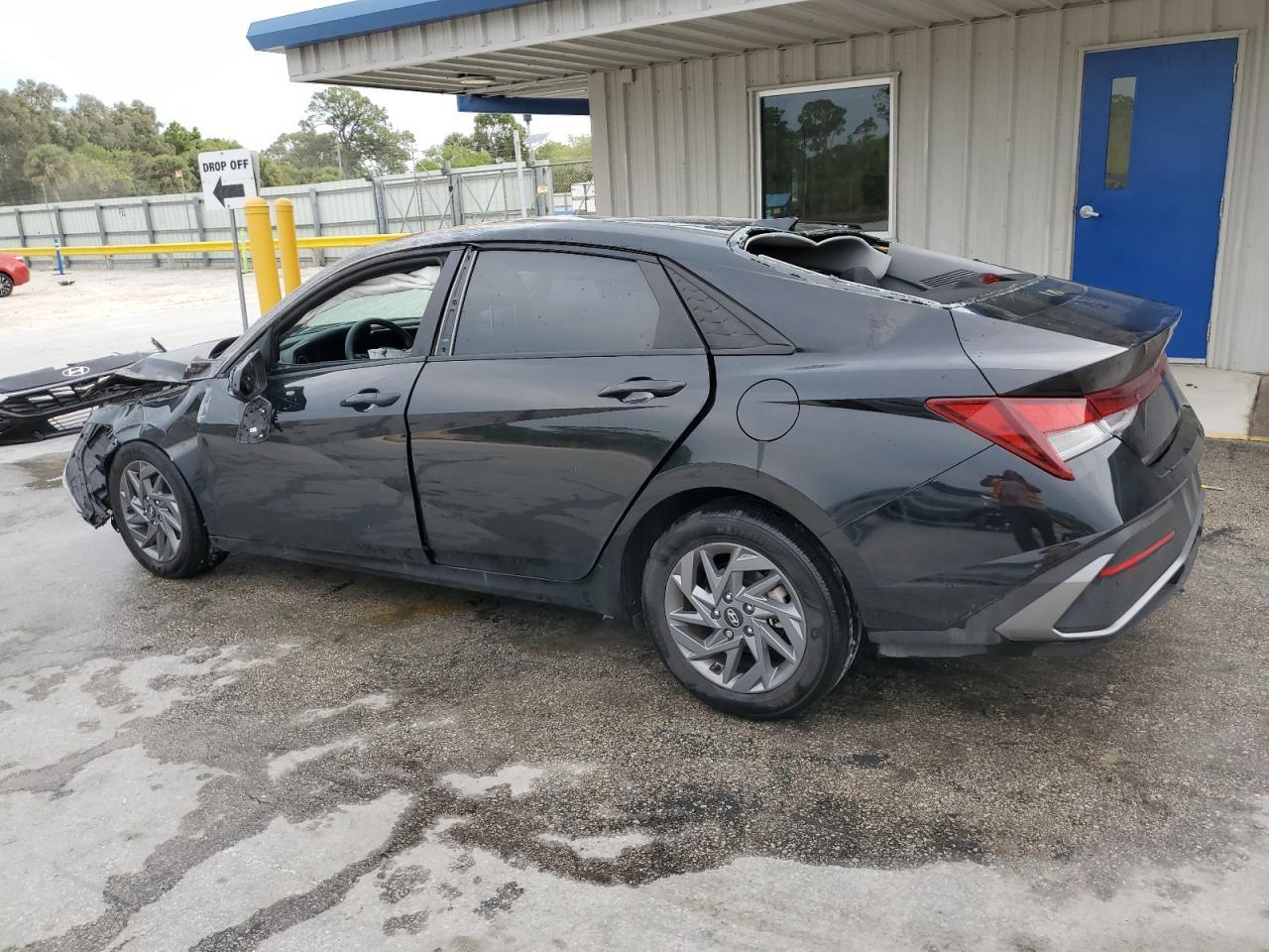 2024 HYUNDAI ELANTRA SE - Фото 2