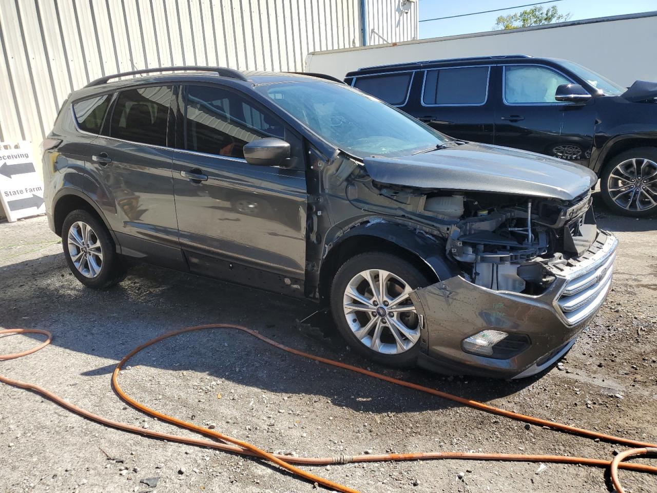 2017 FORD ESCAPE SE - Image 4