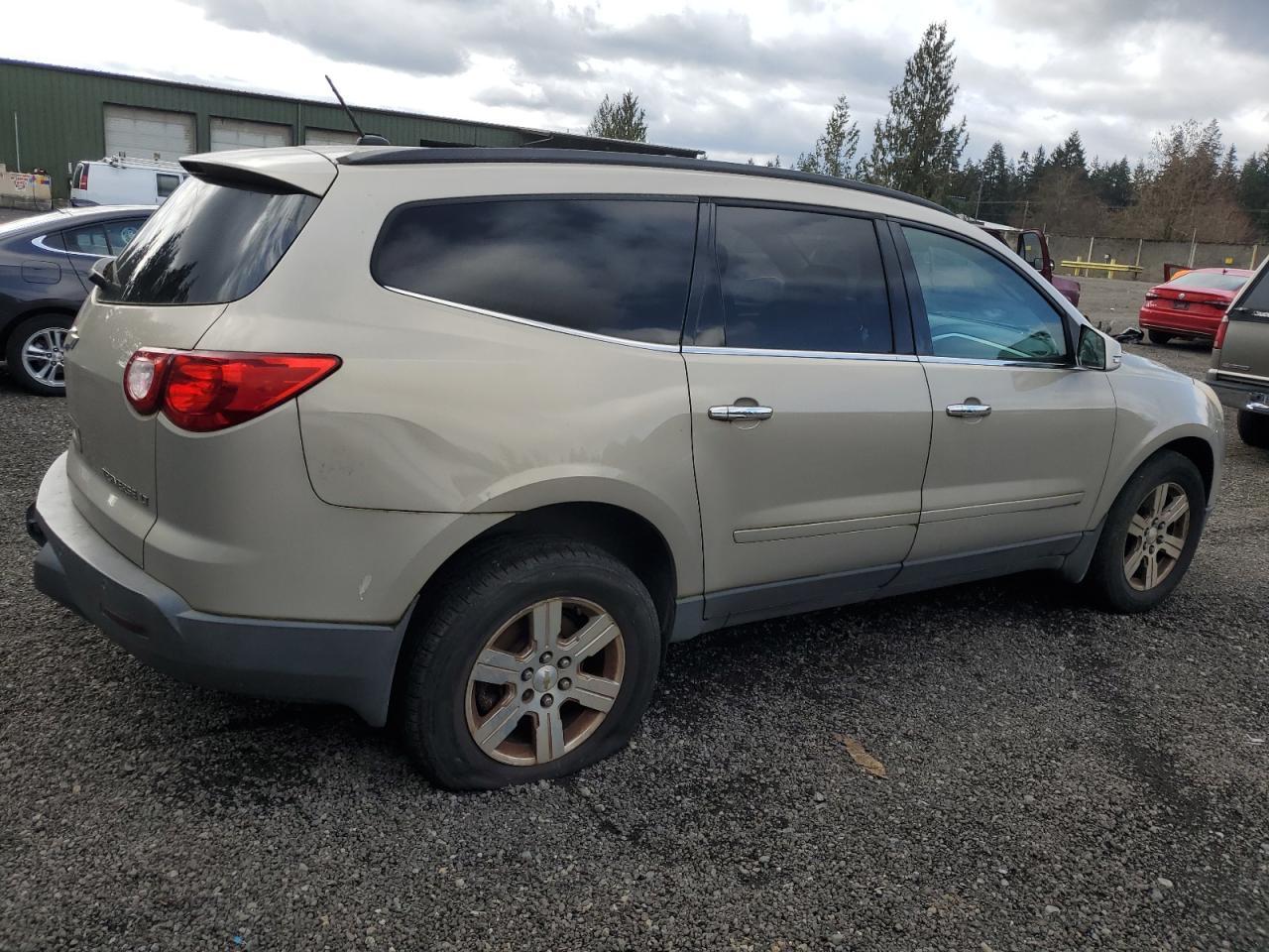 2011 CHEVROLET TRAVERSE L - Image 3