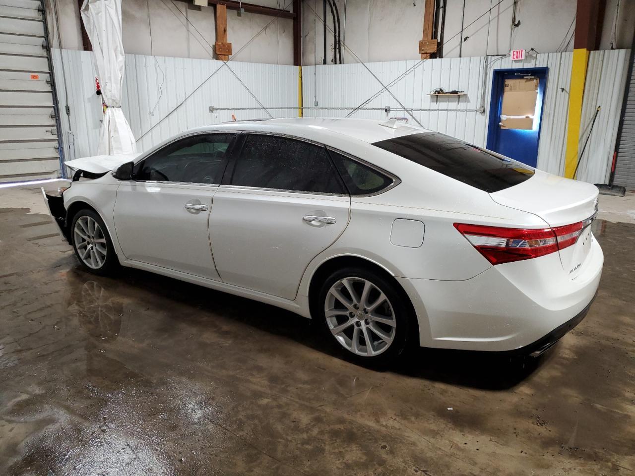 2015 TOYOTA AVALON XLE - Image 2