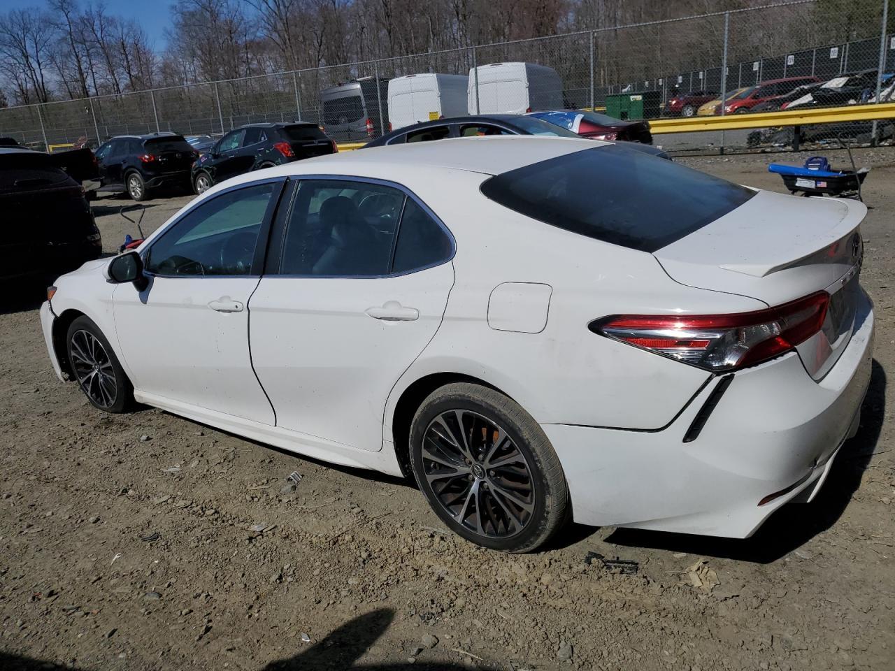 2018 TOYOTA CAMRY L - Фото 2