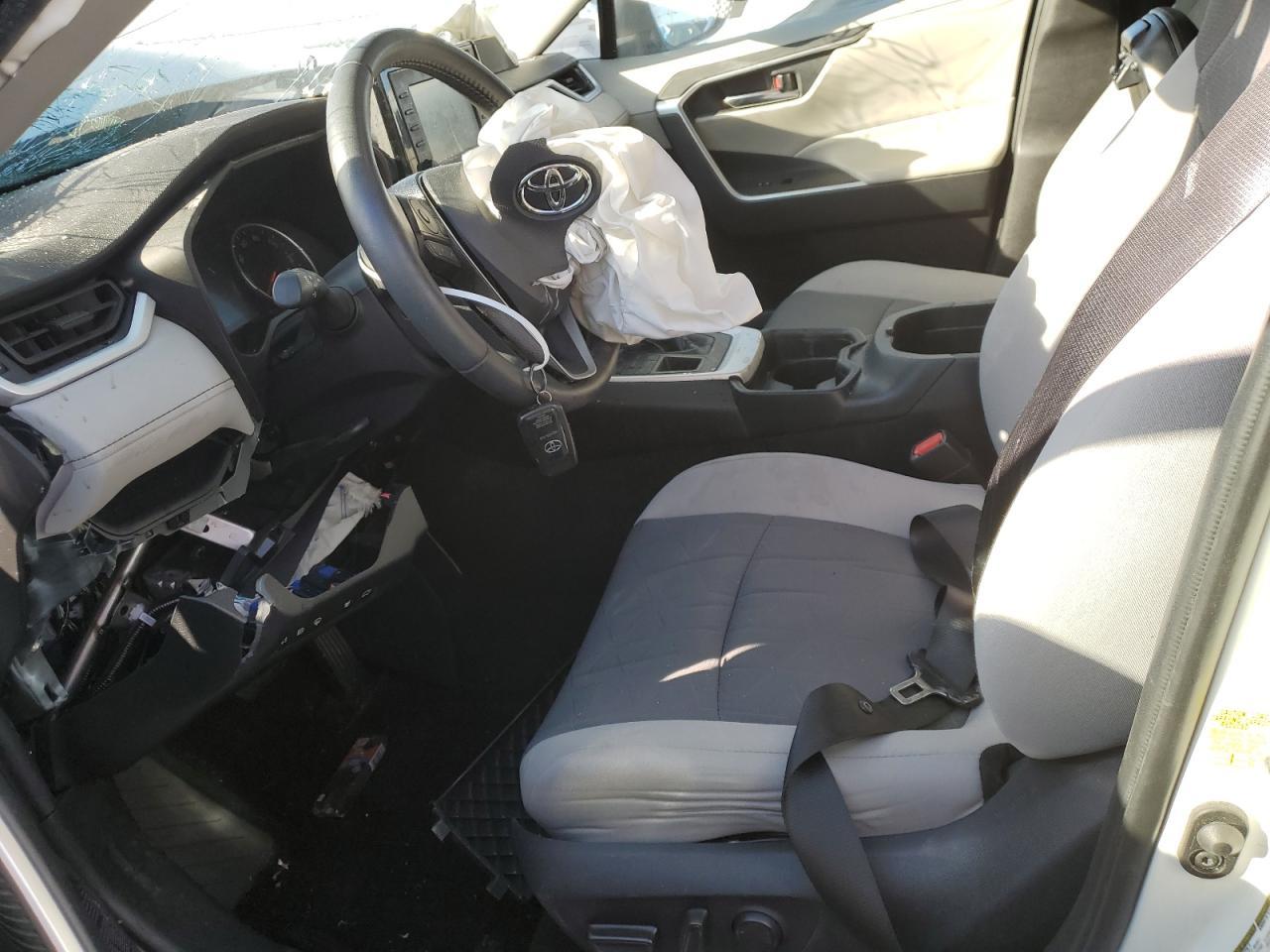 2020 TOYOTA RAV4 XLE - Image 7