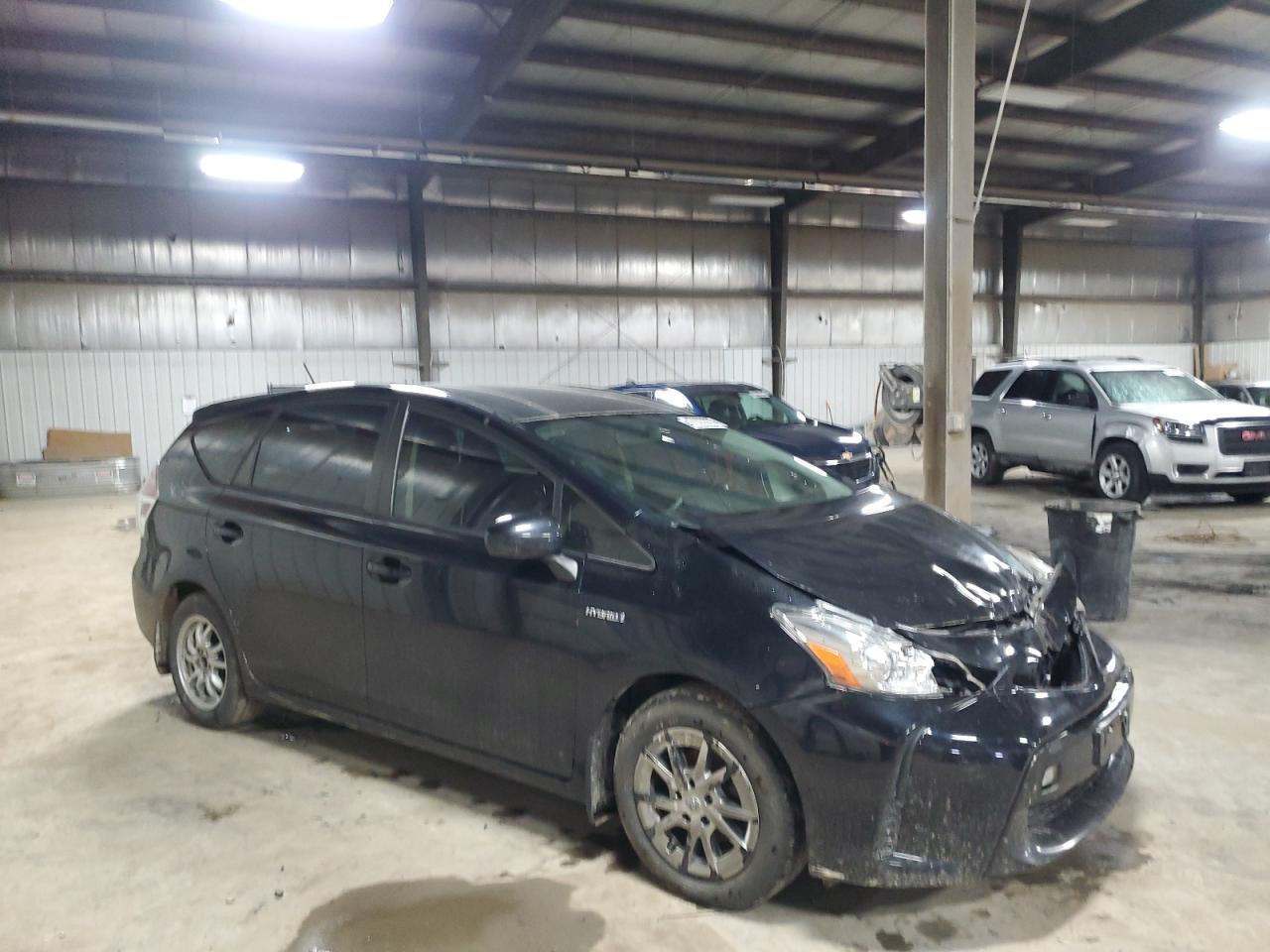2016 TOYOTA PRIUS V - Фото 4