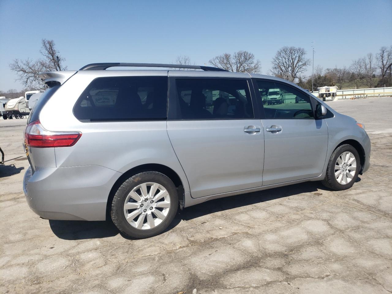 2015 TOYOTA SIENNA XLE - Фото 3