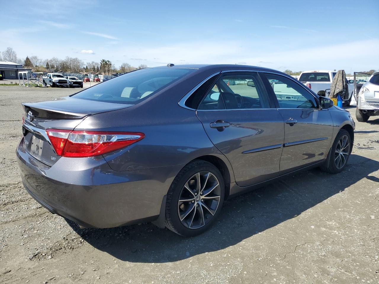 2015 TOYOTA CAMRY LE - Фото 3