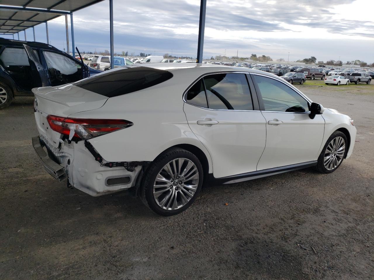 2018 TOYOTA CAMRY L - Фото 3