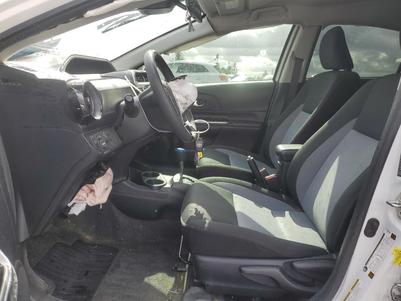 2018 TOYOTA PRIUS C - Фото 7