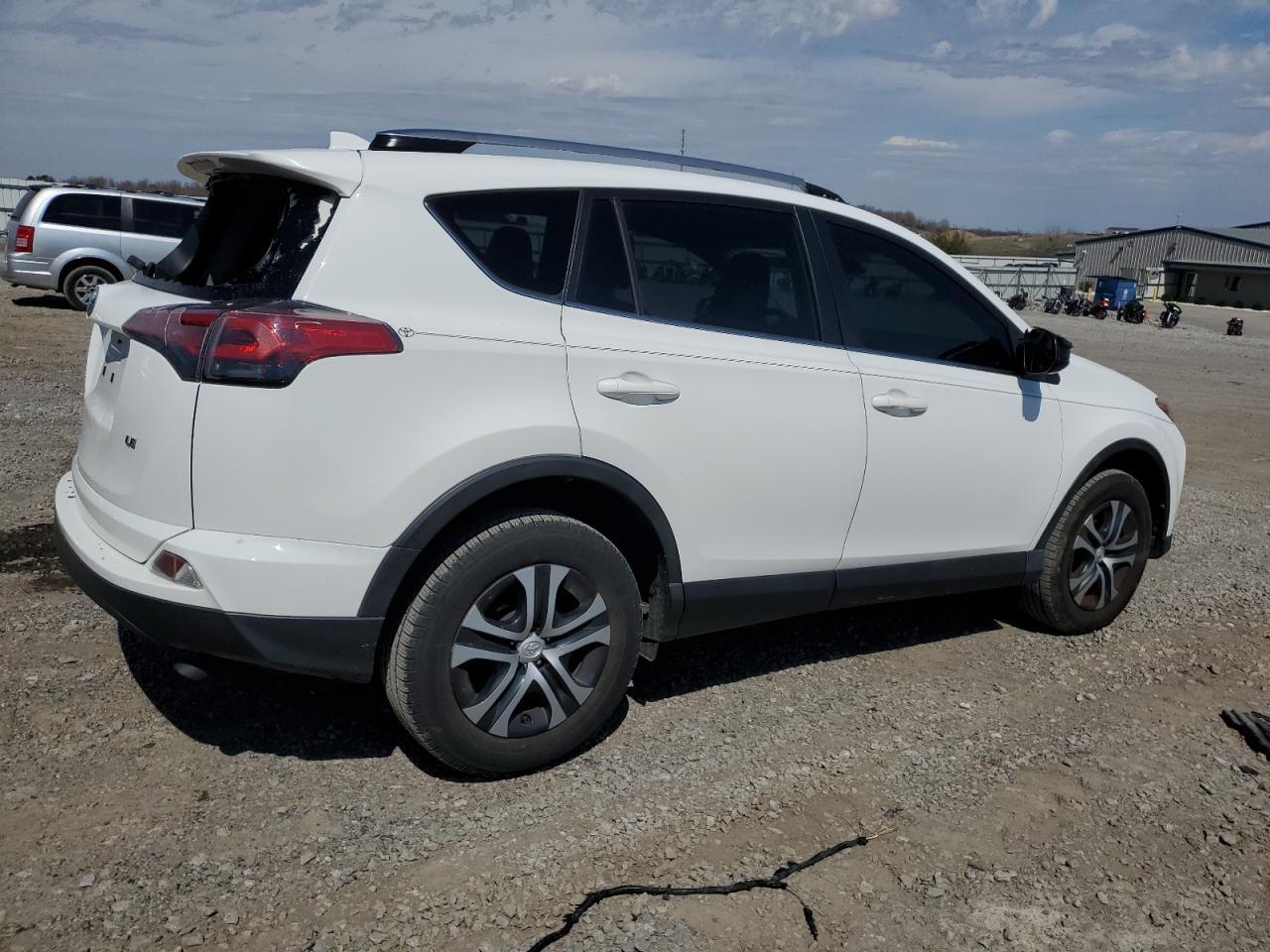2018 TOYOTA RAV4 LE - Image 3