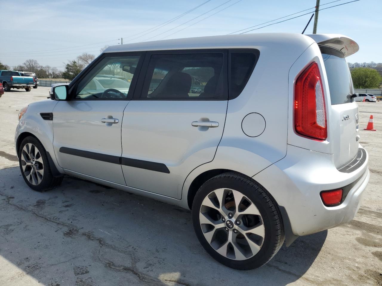 2013 KIA SOUL + - Image 2