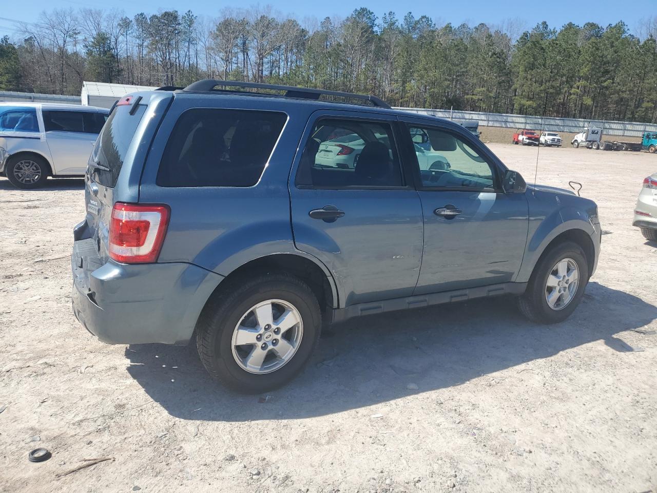 2010 FORD ESCAPE XLT - Image 3