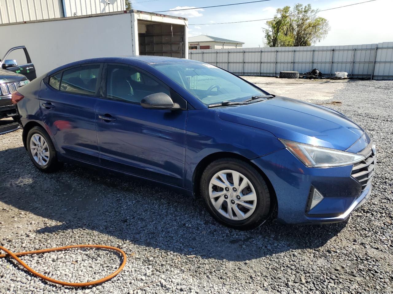 2019 HYUNDAI ELANTRA SE - Image 4