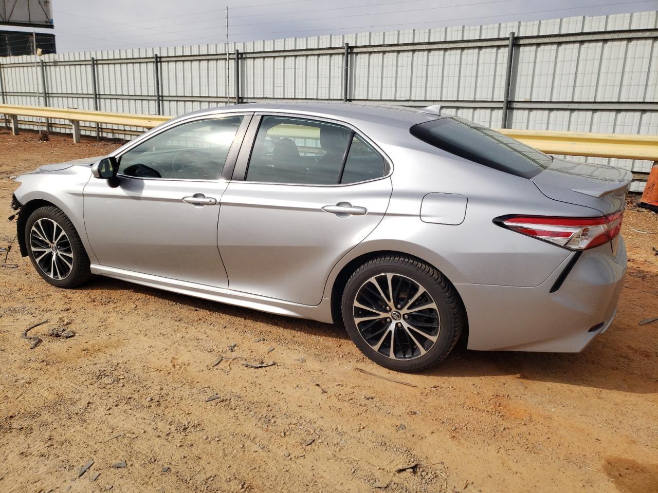2020 TOYOTA CAMRY SE - Image 2