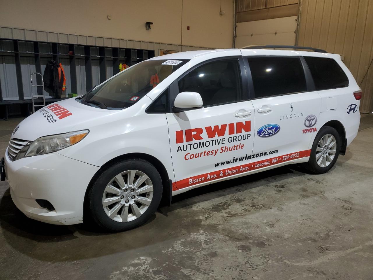 2015 TOYOTA SIENNA LE