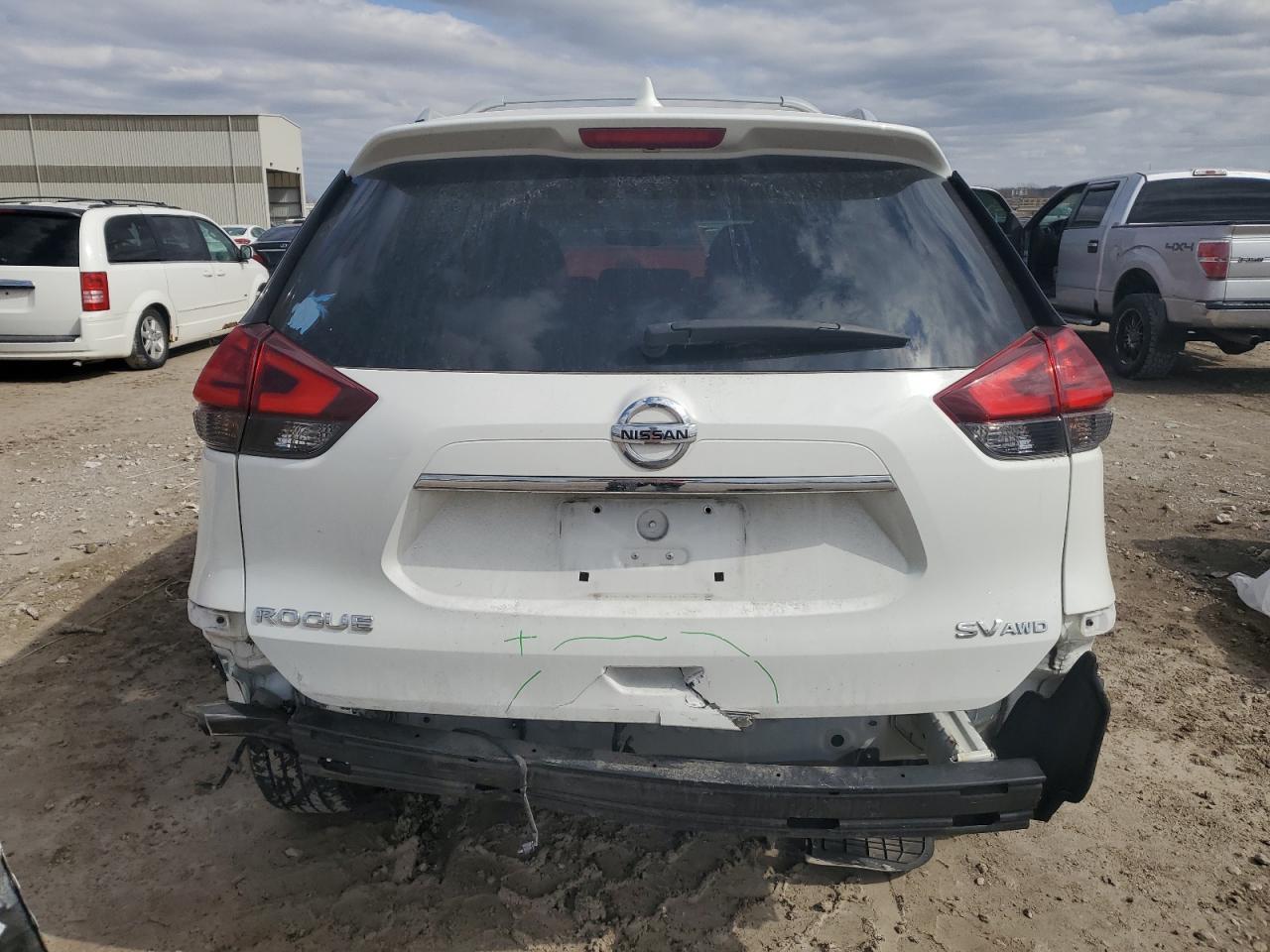 2017 NISSAN ROGUE SV - Image 6