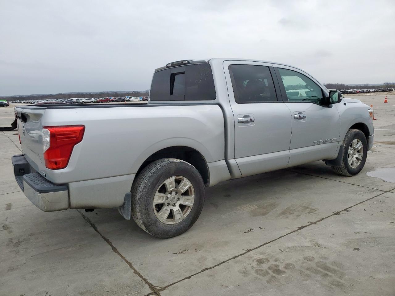 2018 NISSAN TITAN S - Фото 3