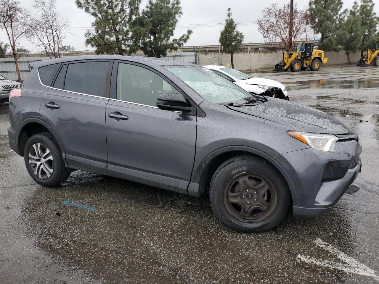 2018 TOYOTA RAV4 LE - Image 4