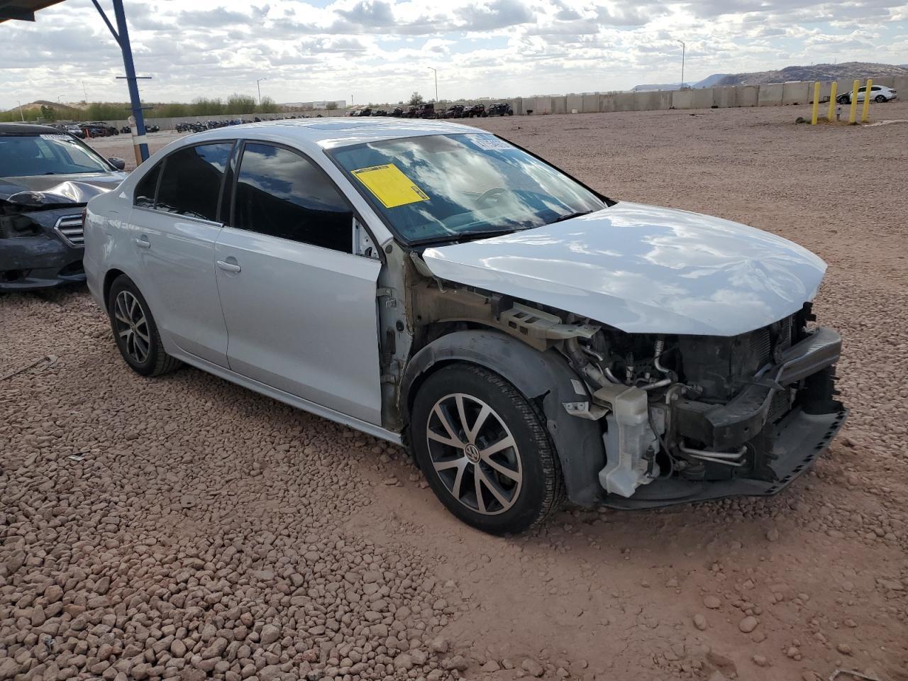 2017 VOLKSWAGEN JETTA SE - Image 4