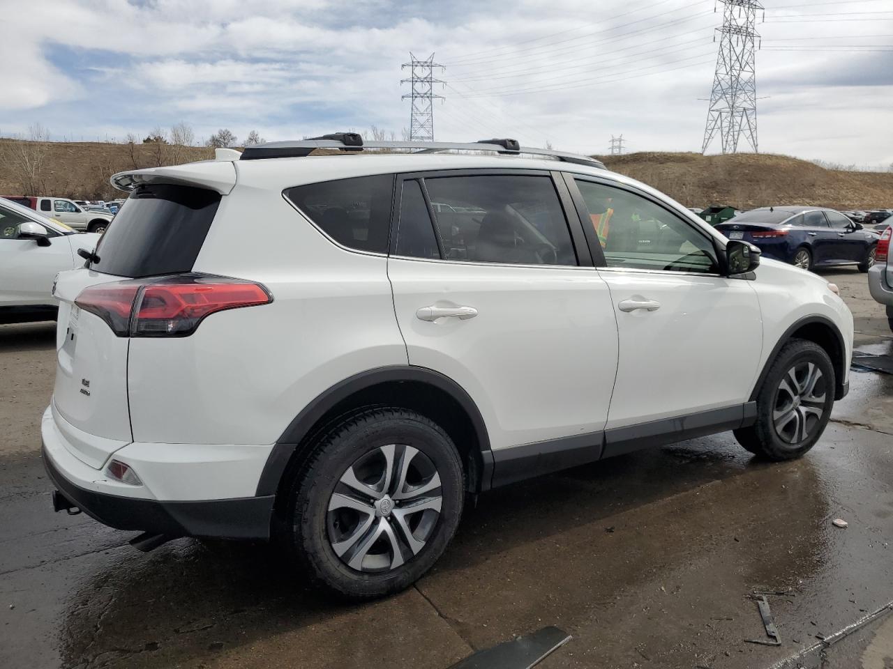 2017 TOYOTA RAV4 LE - Image 3