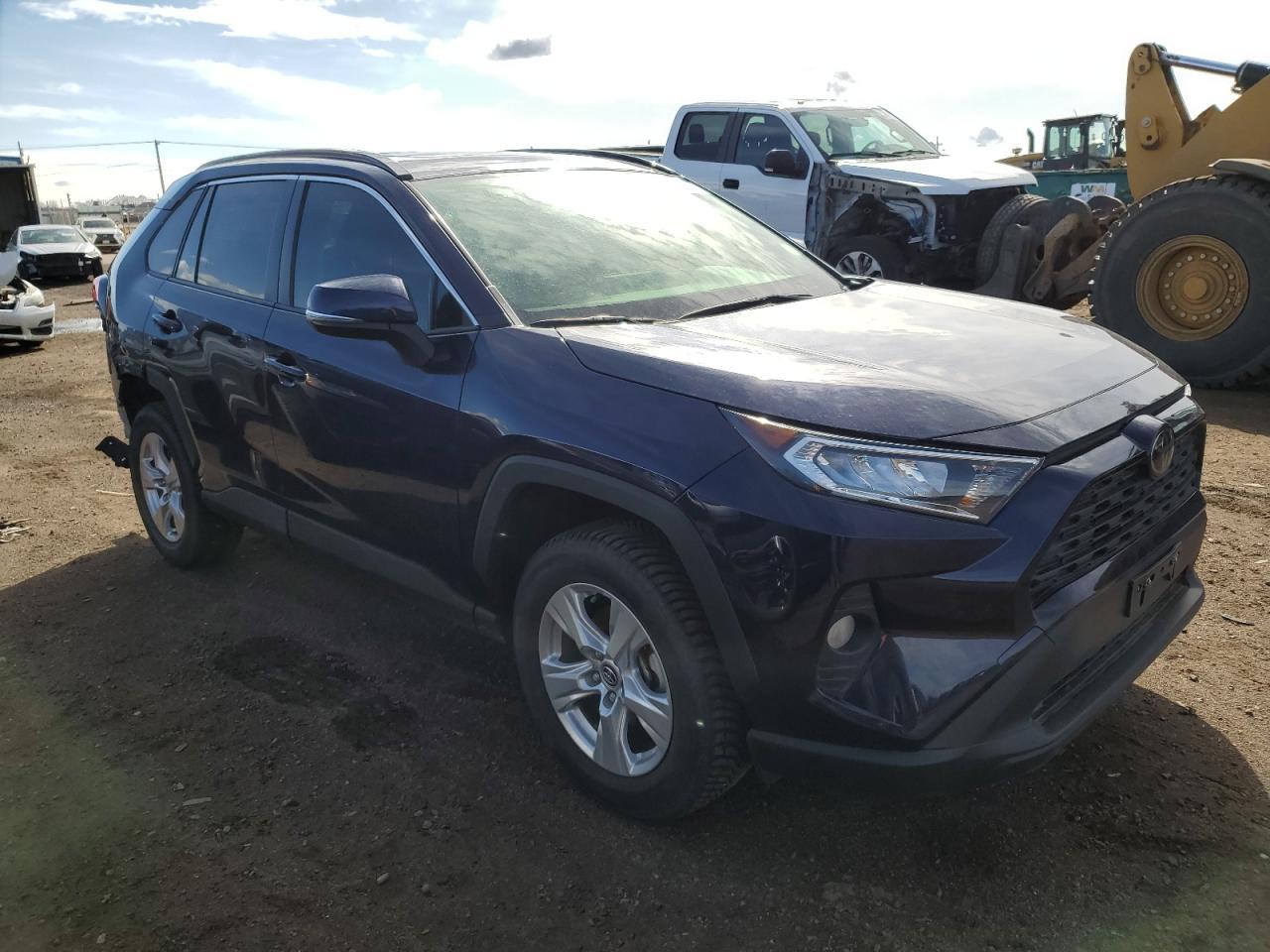 2020 TOYOTA RAV4 XLE - Image 4