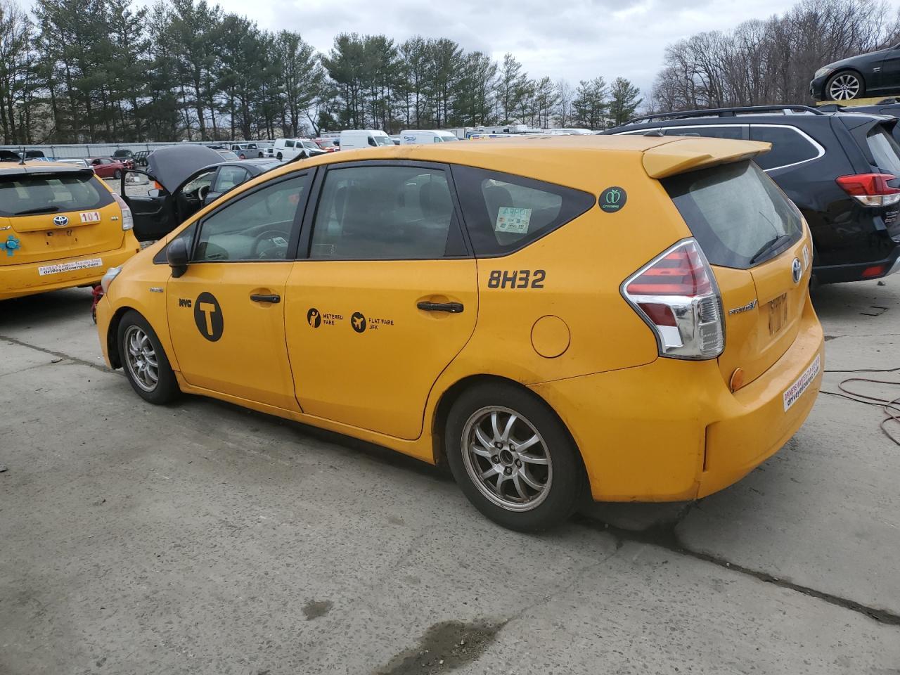 2016 TOYOTA PRIUS V - Фото 2