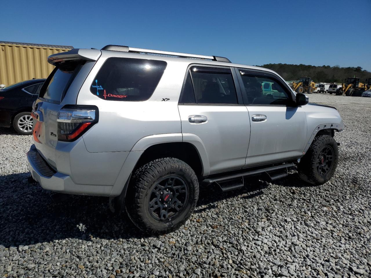 2022 TOYOTA 4RUNNER SR - Фото 3