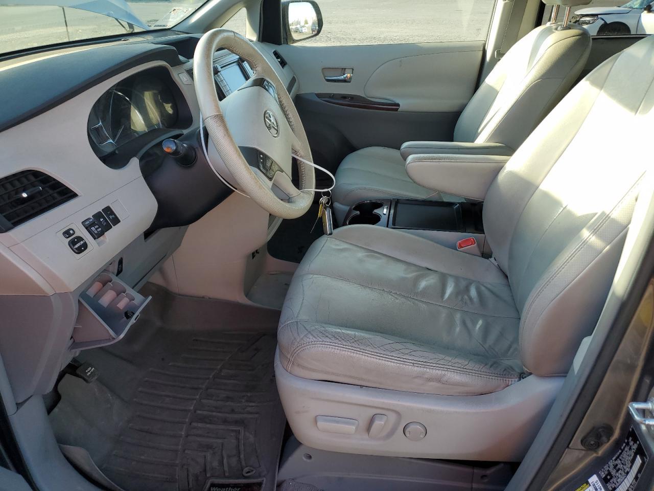 2011 TOYOTA SIENNA XLE - Image 7