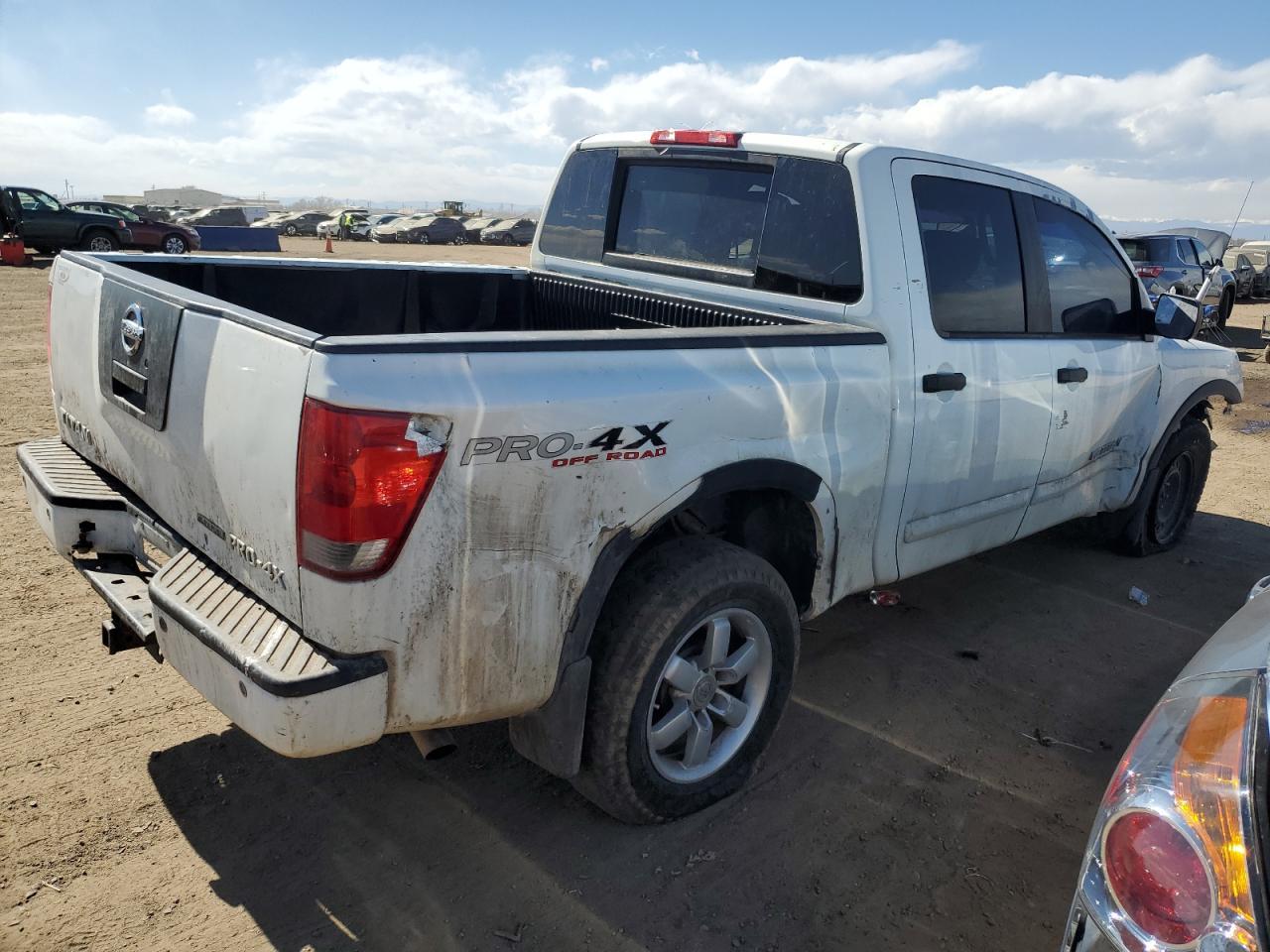 2012 NISSAN TITAN S - Фото 3