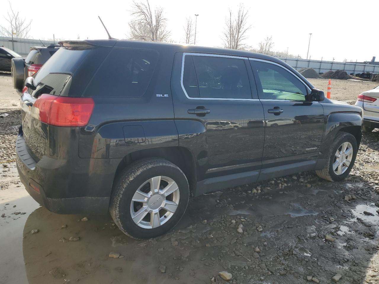 2013 GMC TERRAIN SL - Image 3