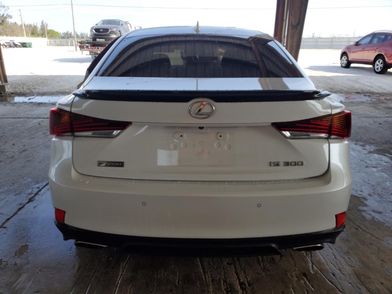 2019 LEXUS IS 300 - Фото 6