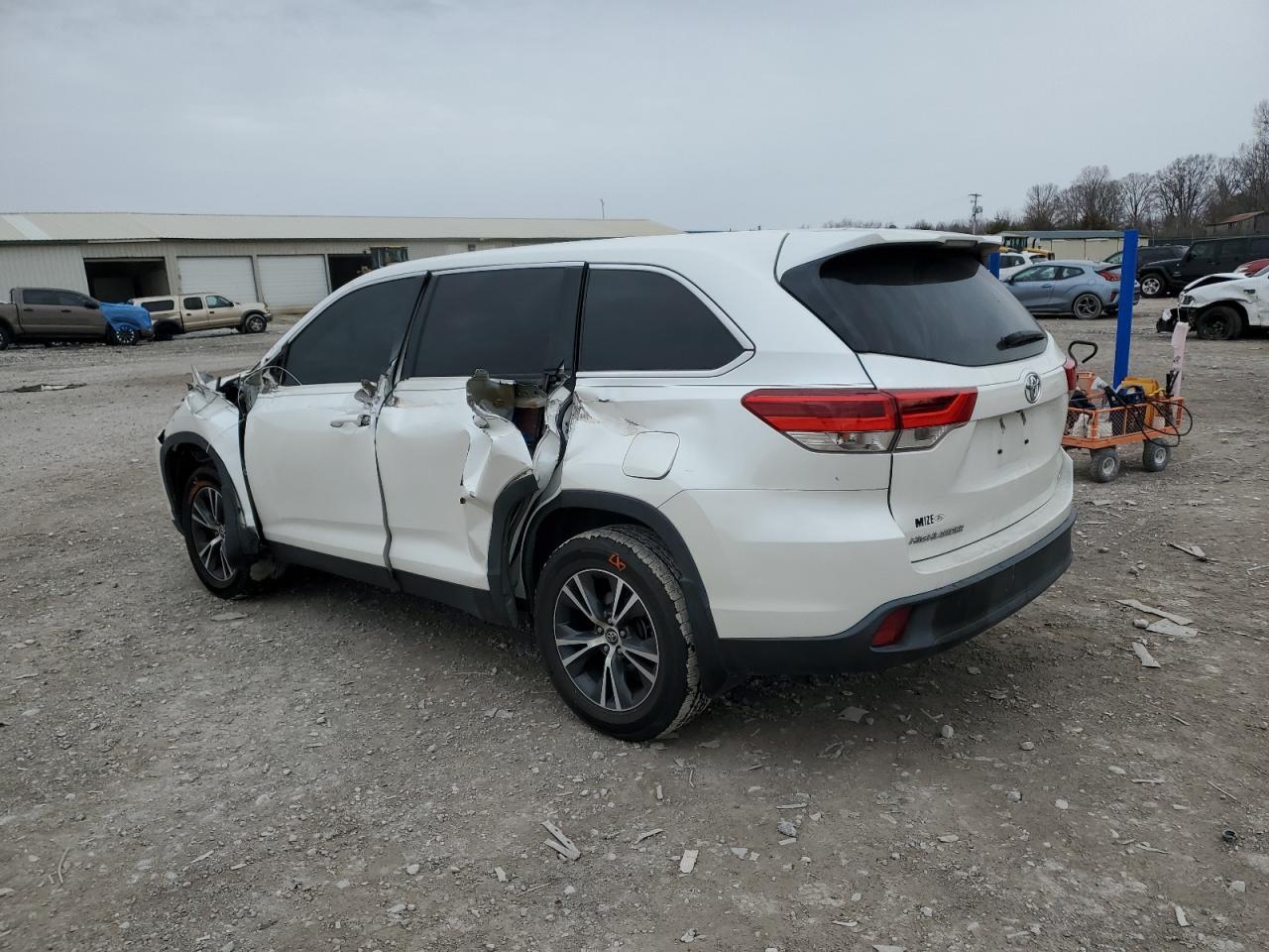 2019 TOYOTA HIGHLANDER - Image 2