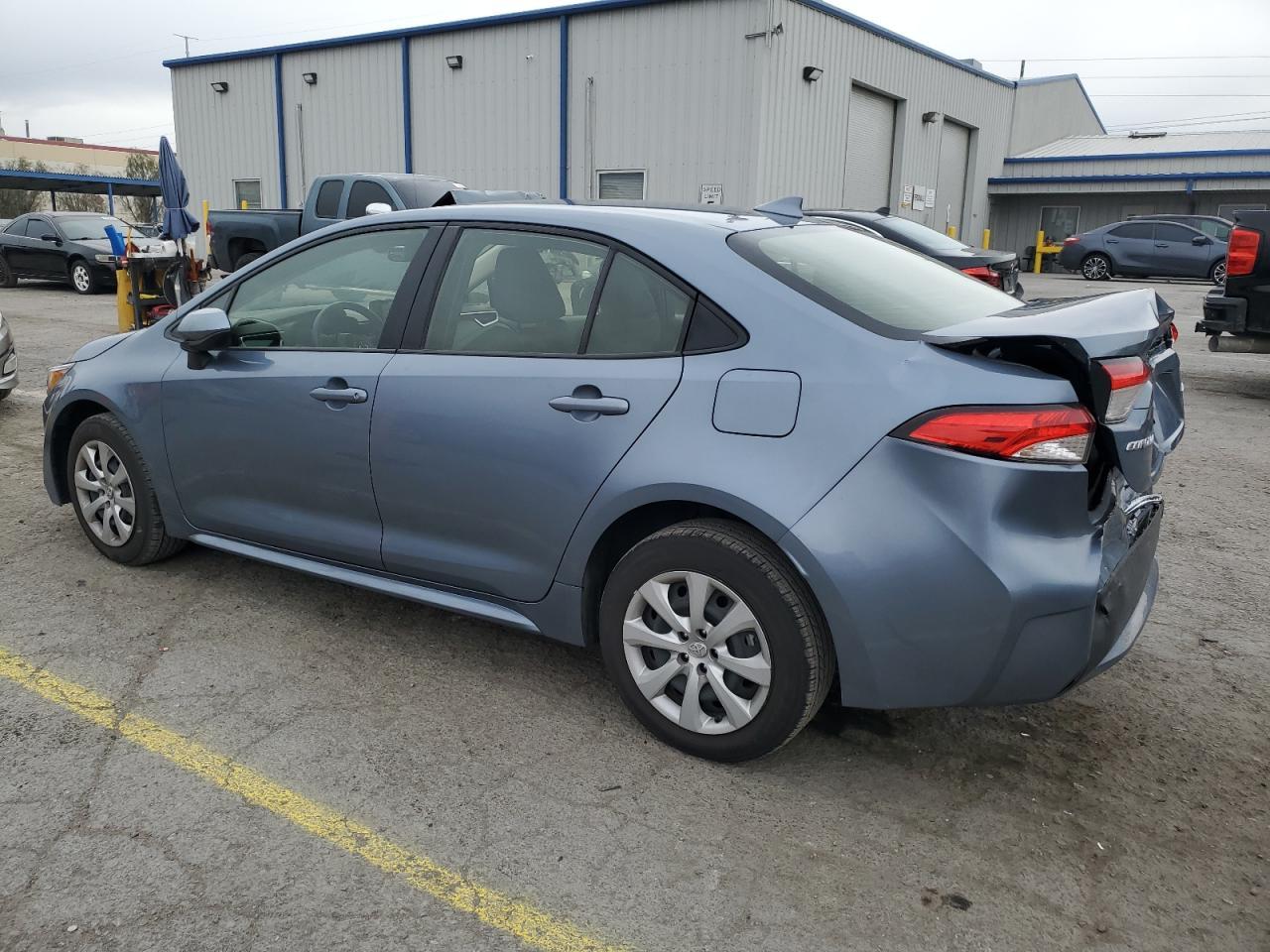 2022 TOYOTA COROLLA LE - Фото 2
