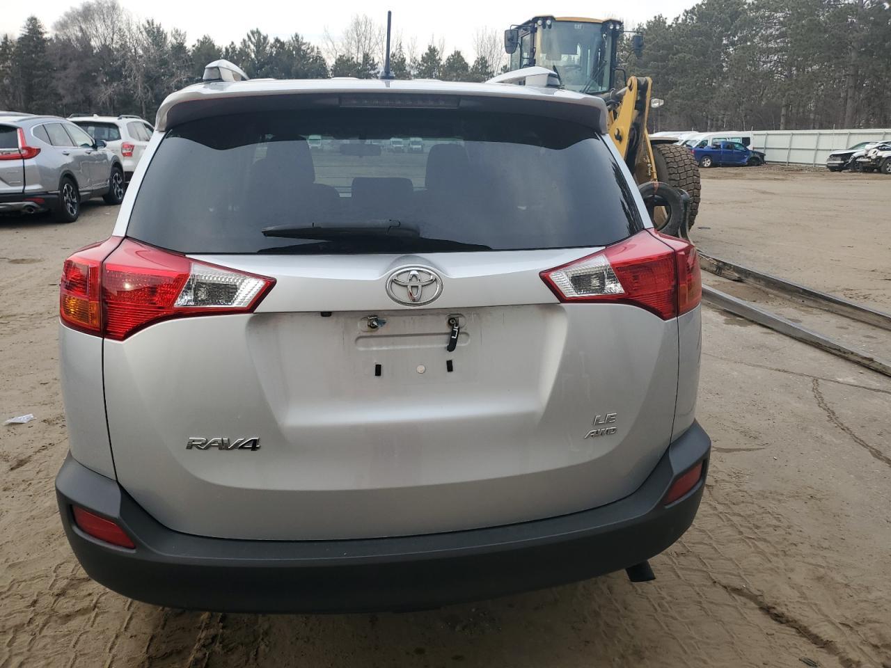 2015 TOYOTA RAV4 LE - Фото 6