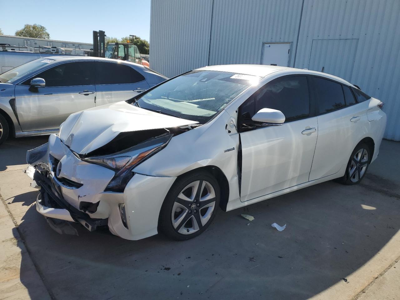 2016 TOYOTA PRIUS