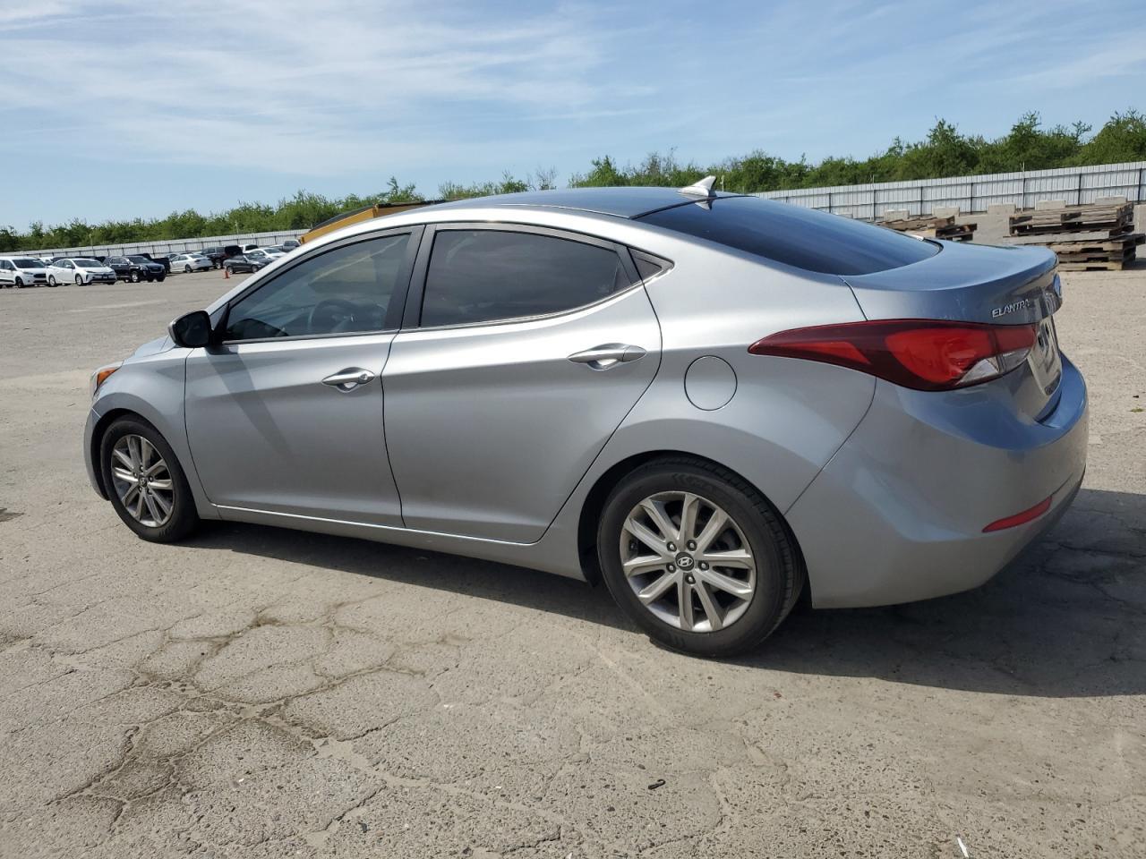 2015 HYUNDAI ELANTRA SE - Image 2