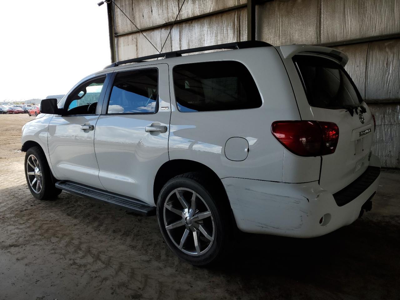 2013 TOYOTA SEQUOIA SR - Фото 2