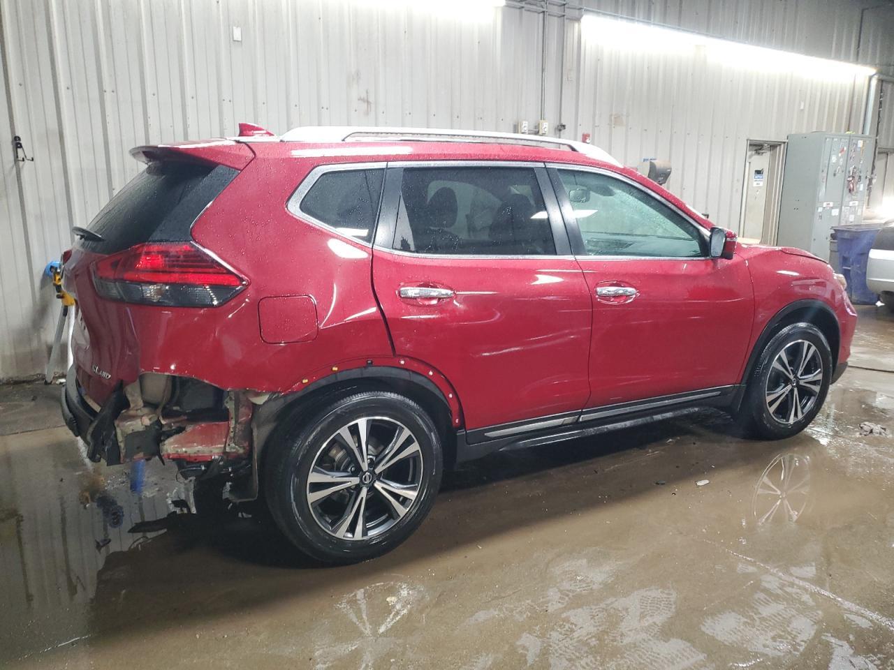 2017 NISSAN ROGUE SV - Фото 3