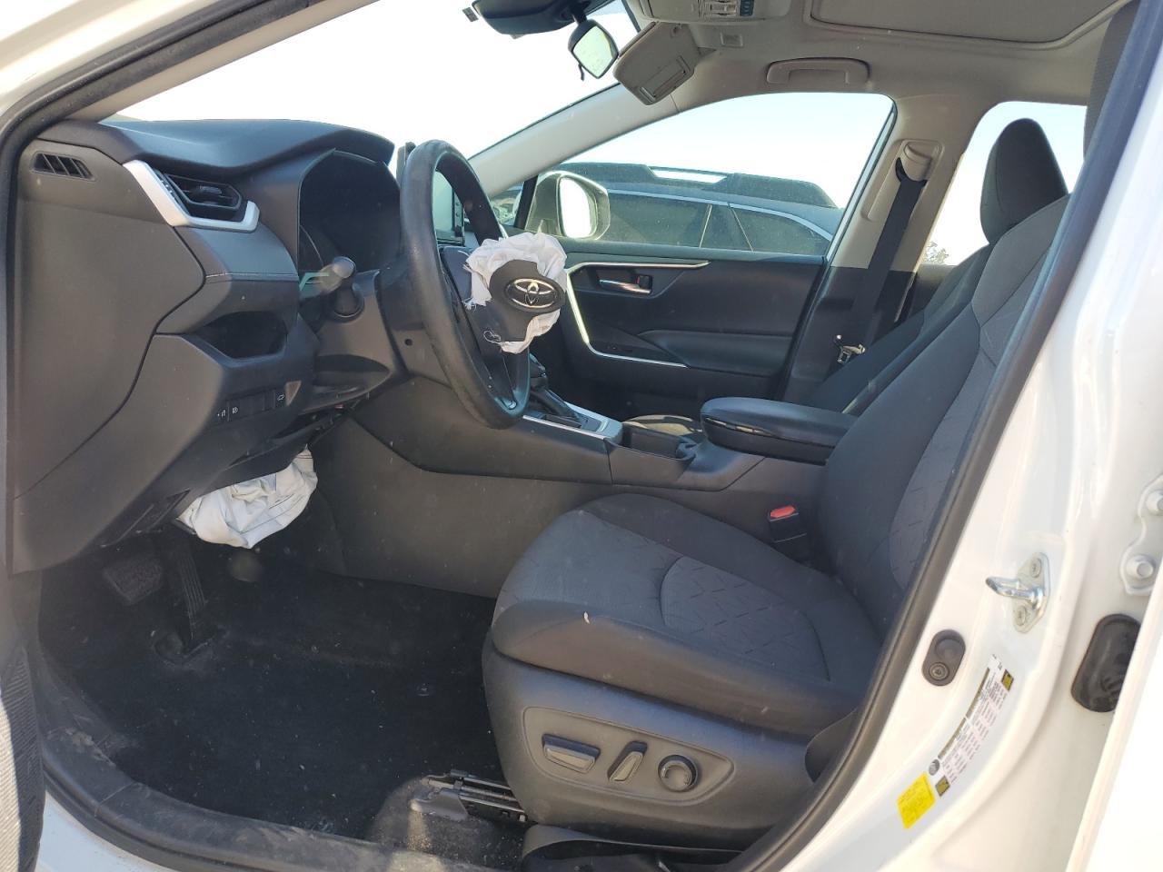 2020 TOYOTA RAV4 XLE - Image 7