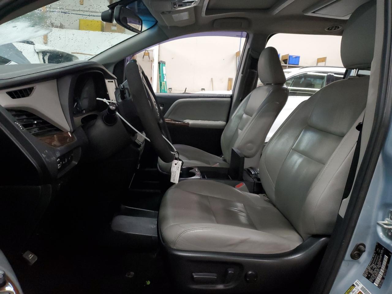 2015 TOYOTA SIENNA XLE - Фото 7