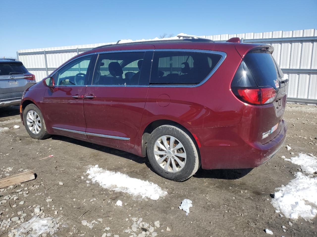 2017 CHRYSLER PACIFICA T - Image 2