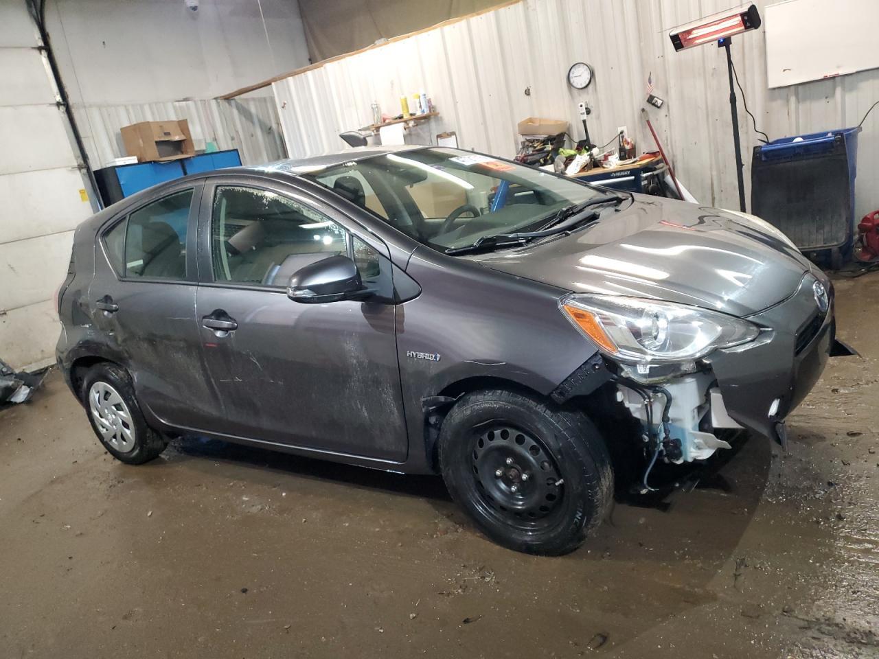 2016 TOYOTA PRIUS C - Фото 4