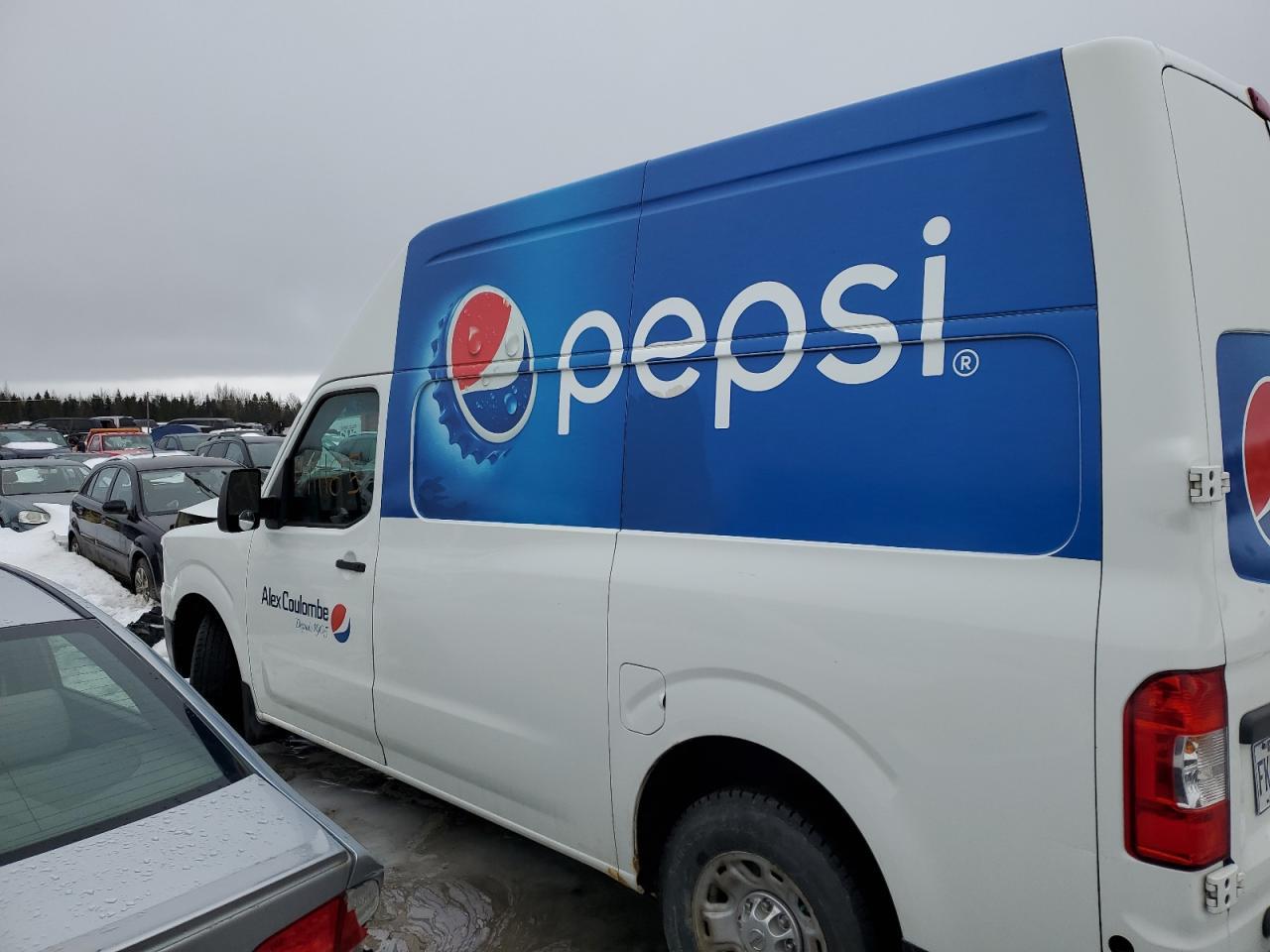 2015 NISSAN NV 2500 - Фото 2