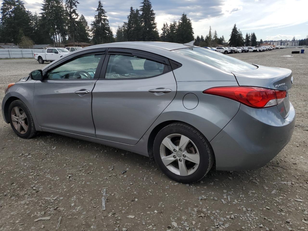 2013 HYUNDAI ELANTRA GL - Image 2