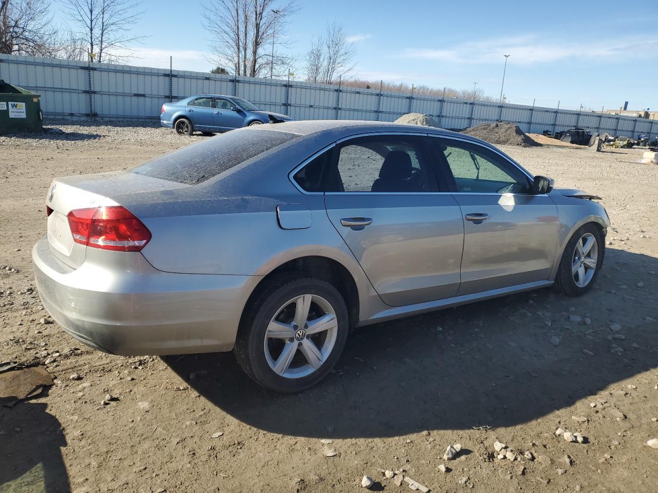 2013 VOLKSWAGEN PASSAT SE - Image 3