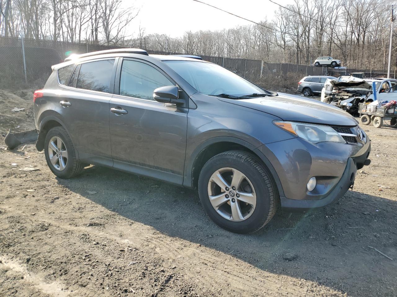 2015 TOYOTA RAV4 XLE - Image 4