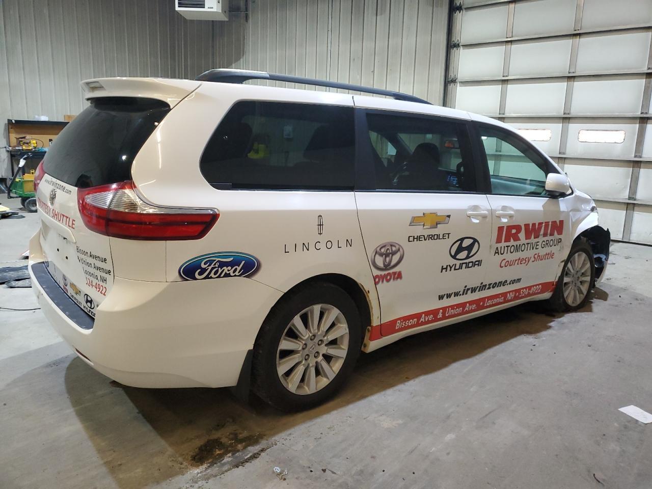 2015 TOYOTA SIENNA LE - Фото 3