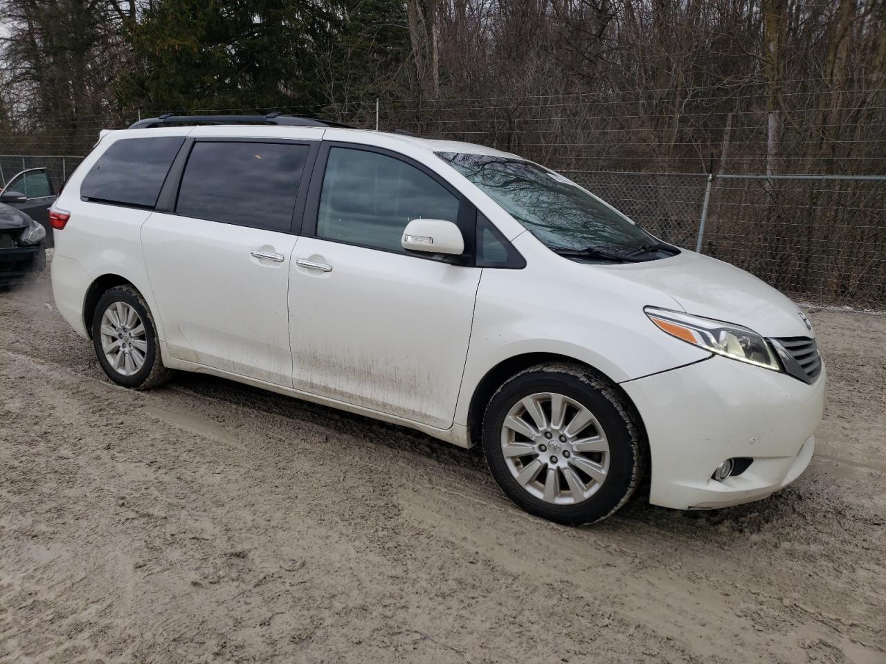2015 TOYOTA SIENNA XLE - Фото 4