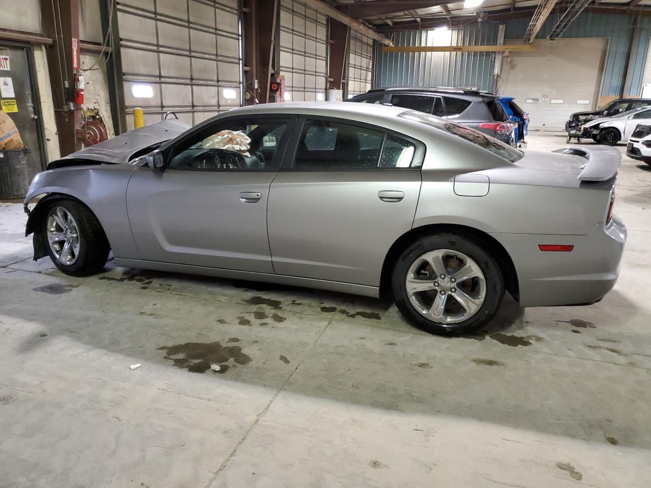 2013 DODGE CHARGER SE - Фото 2