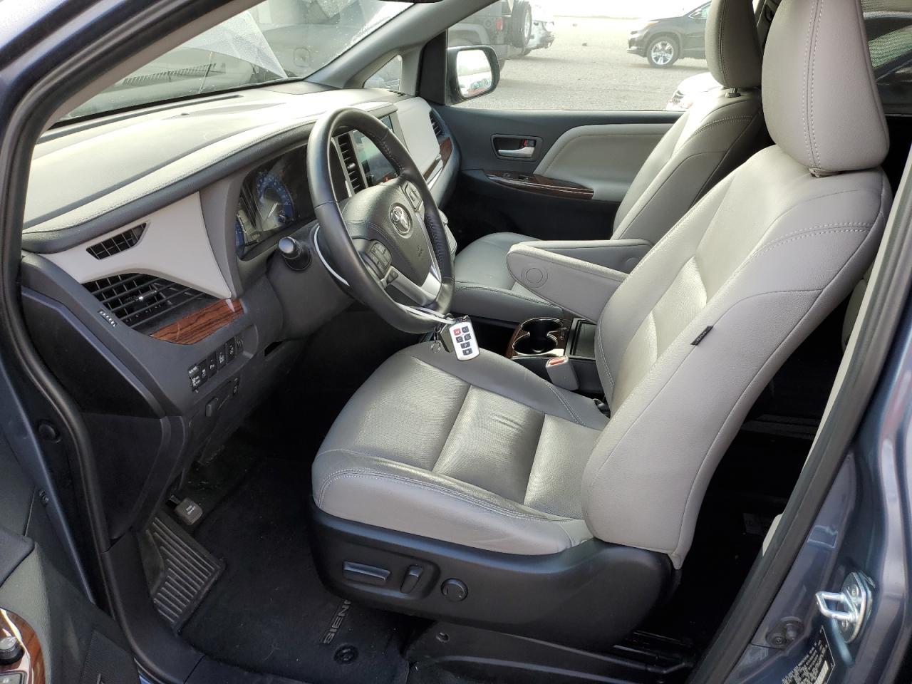 2015 TOYOTA SIENNA XLE - Фото 7